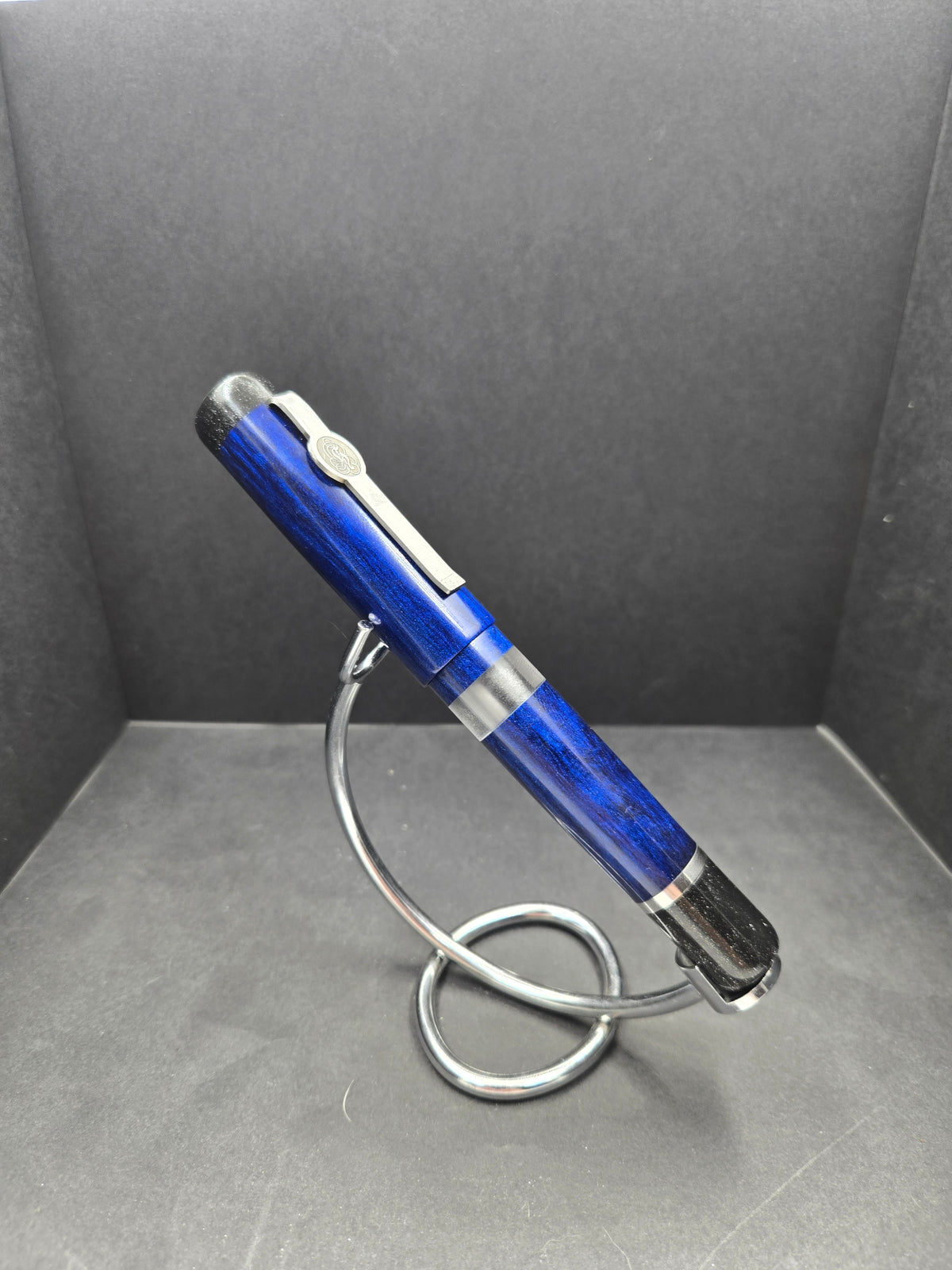 B46 - König - Sapphire blue w/black Trim