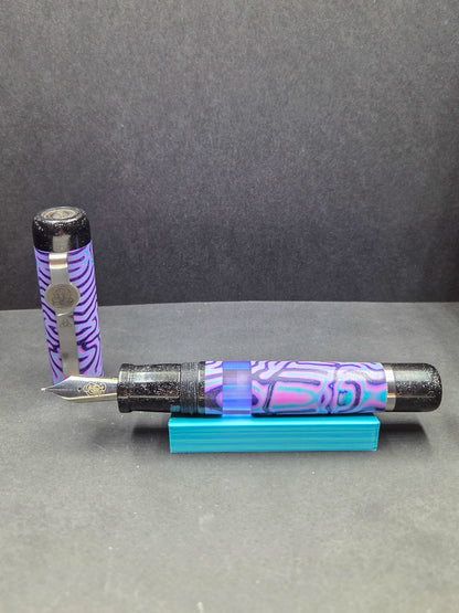 B46 - König - Violet Tendencies Crazy Fiber - Piston FIller (Black accents)
