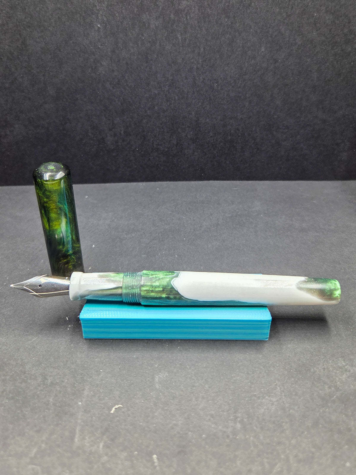 B14-  Erste - Green-white