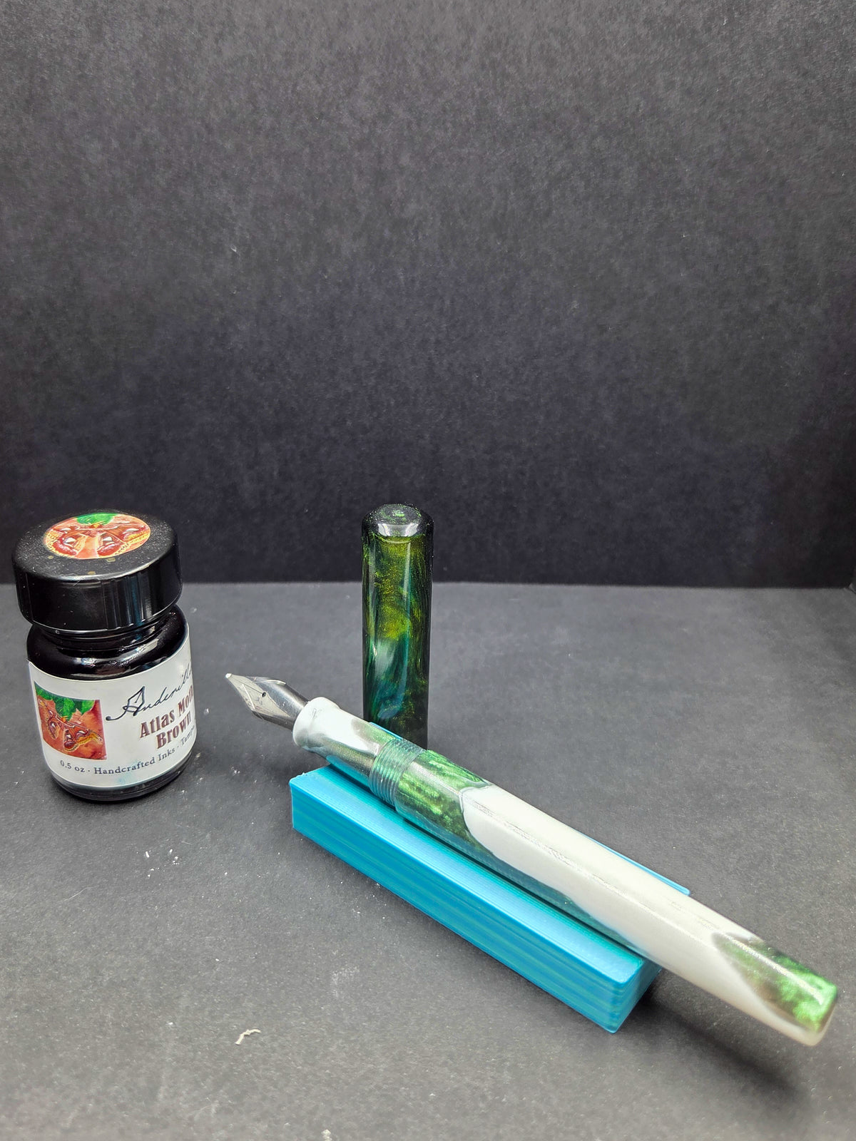 B14-  Erste - Green-white