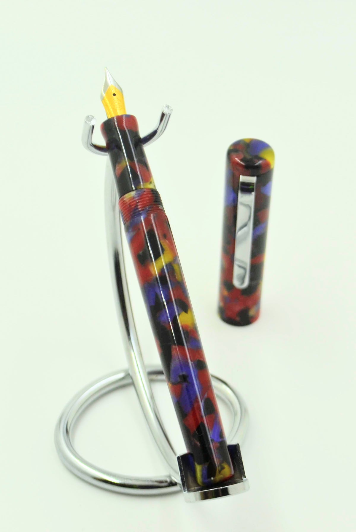 M223C - (Bescheiden) -  Fruty Pebbles resin