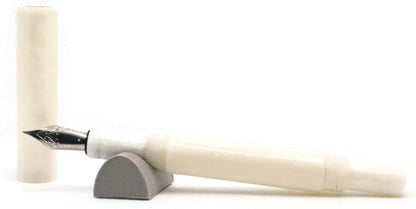 E24 - (Diamond cast)  Snow White secure post (220122)